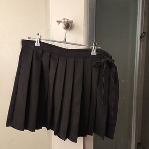 Chic Black Pleated Mini Skort